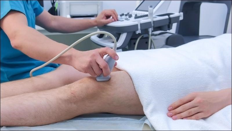 Siêu âm khớp giúp kiểm tra lượng dịch tích tụ trong khớp