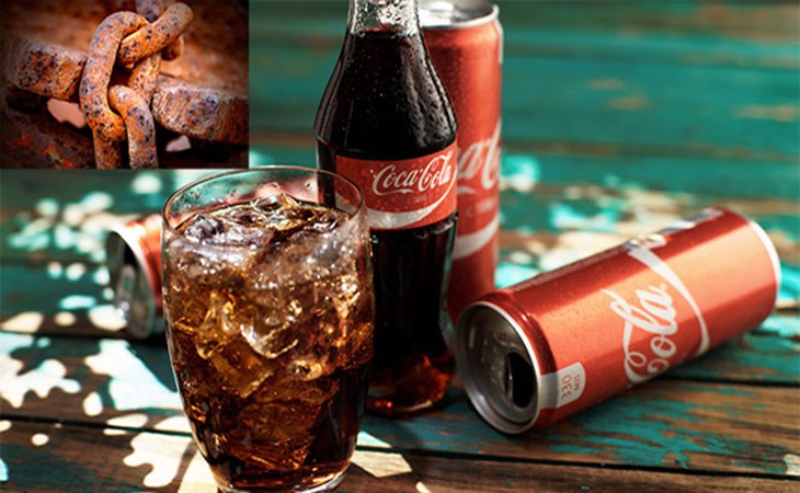 Nước Coca Cola giúp tẩy các mảng bám hiệu quả