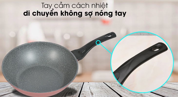 Chảo chống dính có tay cầm cách nhiệt, đảm bảo an toàn khi nấu