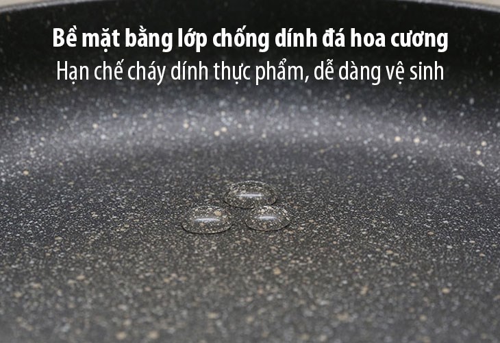 Chảo chống dính giúp hạn chế tình trạng thức ăn cháy dính