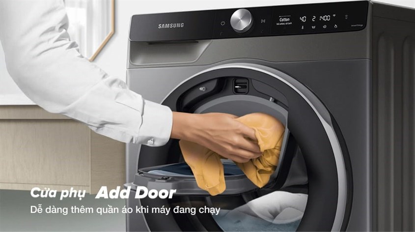 Máy giặt sấy Samsung Addwash Inverter 9.5kg WD95T754DBX/SV sở hữu tính năng Add Door giúp dễ dàng thêm quần áo vào khi máy đang chạy