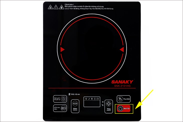 Nhấn nút bật/tắt để tắt bếp hồng ngoại Sanaky SNK-2101HG khi đã hoàn tất quá trình nấu ăn