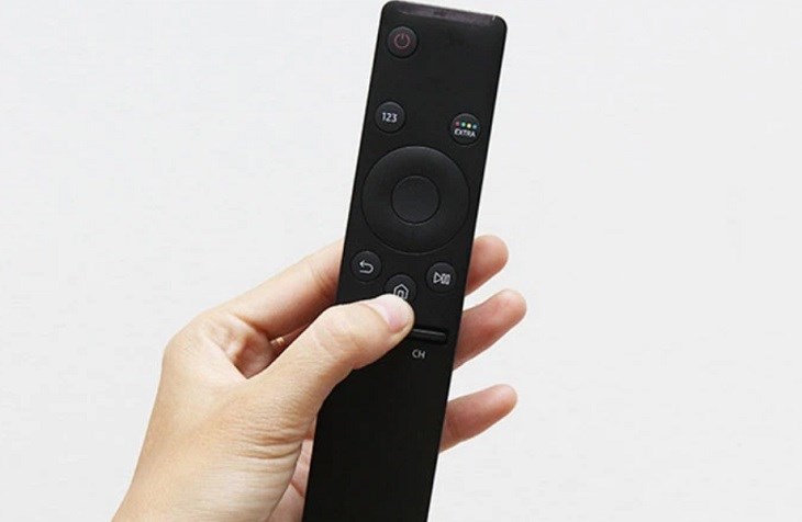 Nhấn nút Home trên remote thông minh