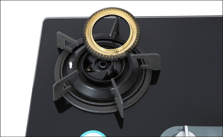 Bếp ga âm Rinnai RVB-220G(BG) có đầu đốt bằng đồng thau ít bị mài mòn, cho ra ngọn lửa xanh