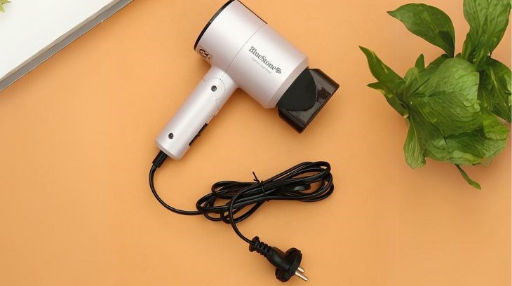 Máy sấy tóc 1100W Bluestone HDB-1827 sở hữu chế độ sấy mát làm hạn chế khô tóc
