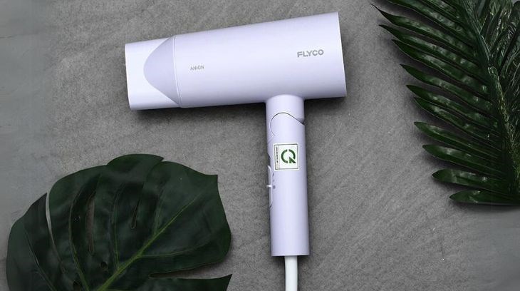 Bạn không nên lắc mạnh máy sấy tóc 1800W Flyco FH6277VN khi sử dụng, sẽ khiến máy dễ bị hỏng