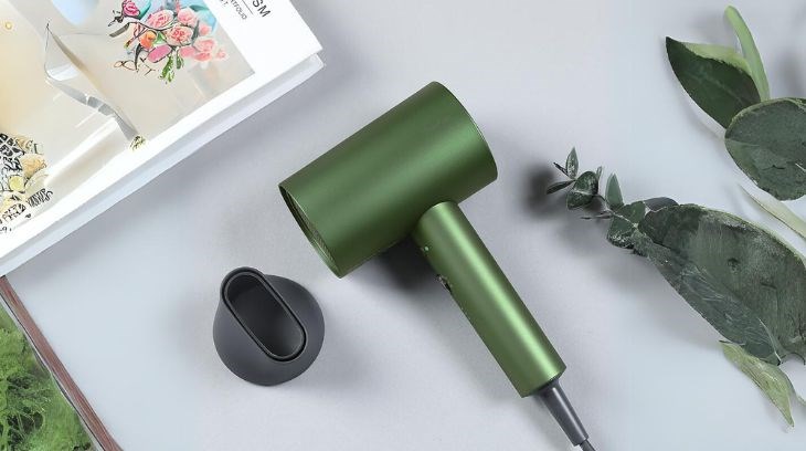 Máy sấy tóc 1800W Showsee A5-G giúp bảo vệ tóc khỏi khô sơ, gãy gọn