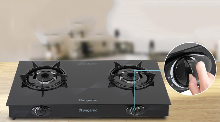 Điều chỉnh độ lửa của bếp ga đôi Kangaroo KG8G1A sao cho phù hợp với từng món ăn và loại nồi sử dụng để tránh làm bếp ga bị nghẹt