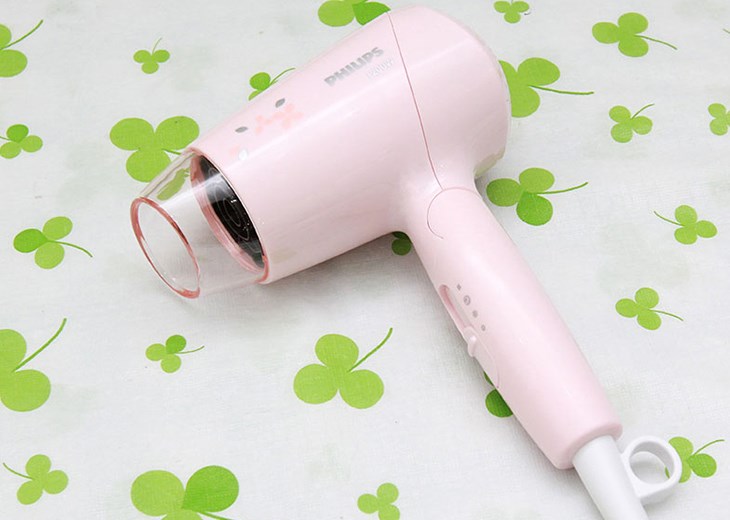 Máy sấy tóc 1200W Philips BHC010 được trang bị 2 chế độ sấy cho phép bạn có thể tùy chỉnh linh hoạt sao cho phù hợp với tình trạng tóc