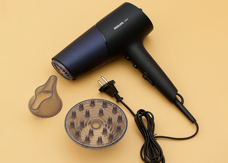 Máy sấy tóc 2300W Philips BHD510/00 có công suất lớn và đa dạng tính năng khác nhau Máy sấy tóc 2300W Philips BHD510/00 có công suất lớn và đa dạng tính năng khác nhau, có thể đáp ứng đa dạng nhu cầu sử dụng của bạn