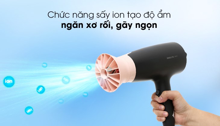 Máy sấy tóc 2100W Philips BHD350/10 được trang bị chế độ sấy ion, mang lại cho bạn mang lại mái tóc bóng mượt và không bị xoắn rối