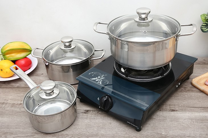 Gia đình có 4 - 5 người có thể dùng bộ nồi quánh inox nắp kính Smartcook SM-2102MN để nấu nhiều món khác nhau