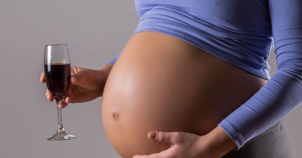 Có bầu uống rượu được không? Tác hại của rượu đói với sức khỏe thai kỳ