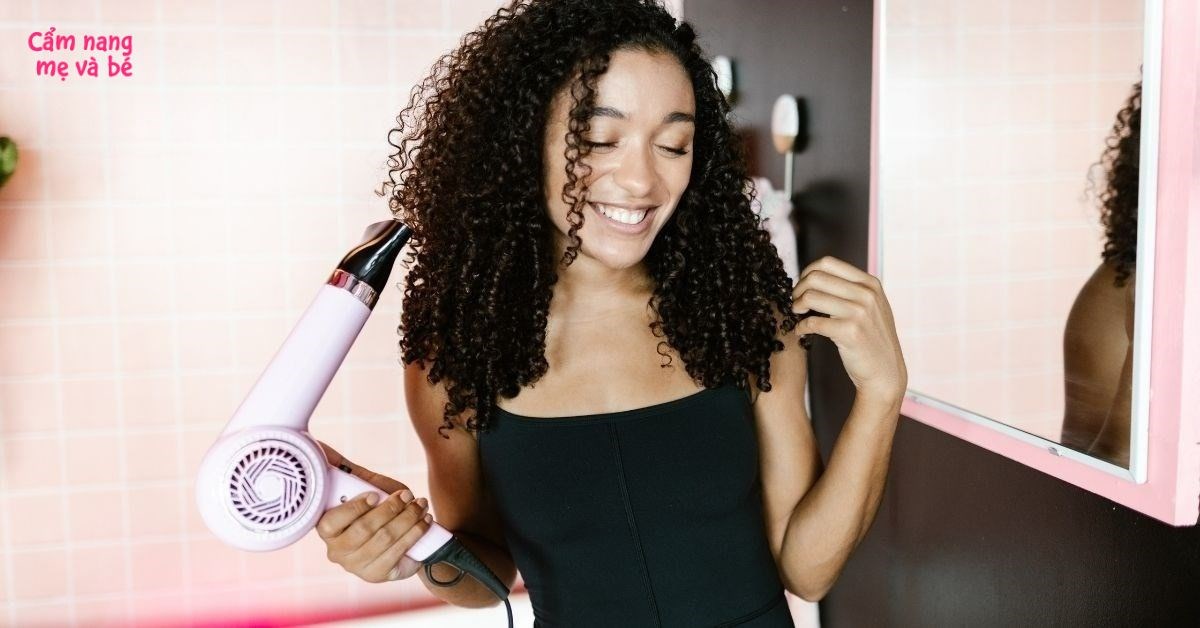 Nên mua máy sấy tóc loại nào tốt? Kinh nghiệm và lưu ý khi chọn mua