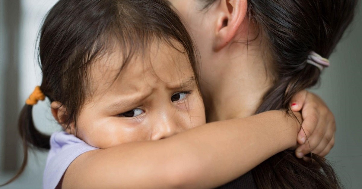 4 dấu hiệu bị căng thẳng ở trẻ 12 - 36 tháng tuổi và những cách cha mẹ có thể giúp con hóa giải