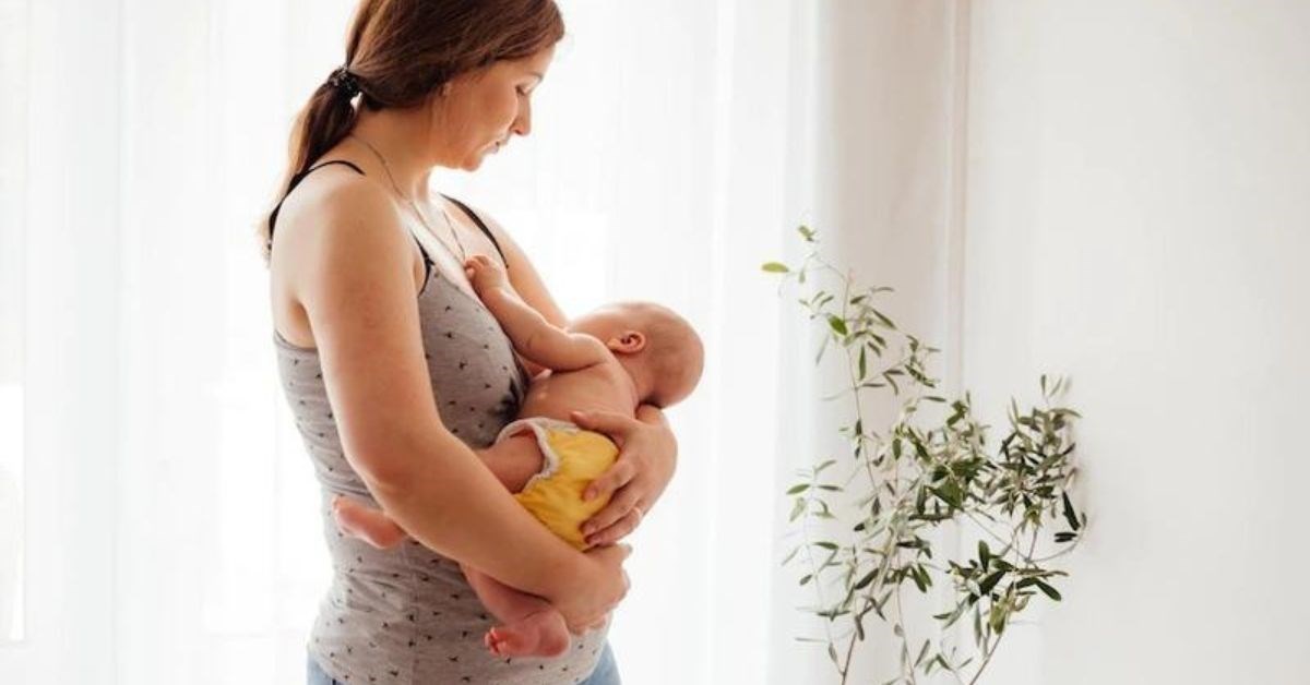 Hướng dẫn người nhà cách chăm sóc mẹ sau sinh mổ, chóng lành vết mổ