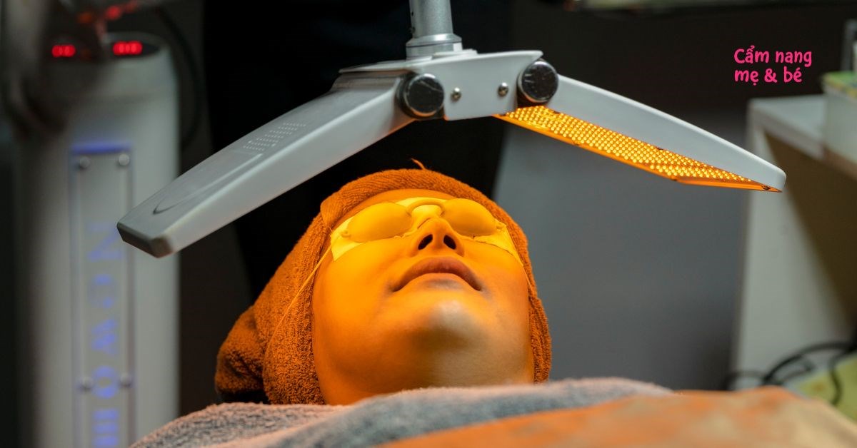 Trị mụn bằng ánh sáng sinh học có tốt không? Một số lưu ý bạn cần biết