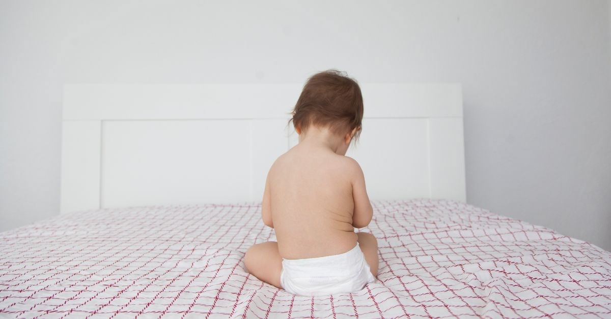 Dấu hiệu trẻ bị gù lưng và cách phòng tránh