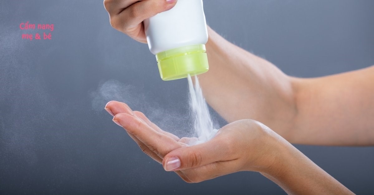 Da mụn có nên dùng phấn rôm? Cách trị mụn với phấn rôm hiệu quả bất ngờ