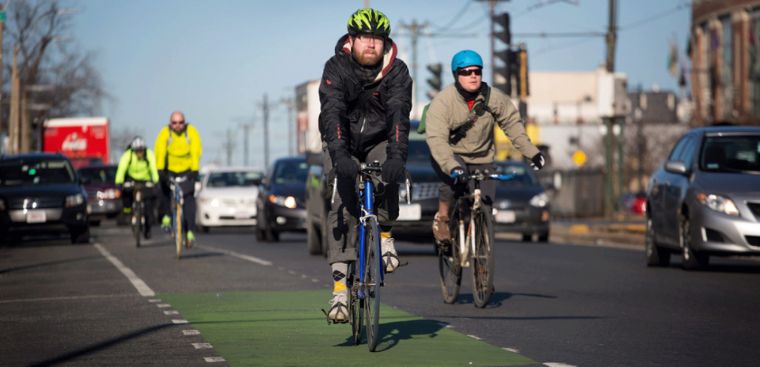 Những việc nên và không nên làm khi điều khiển xe đạp