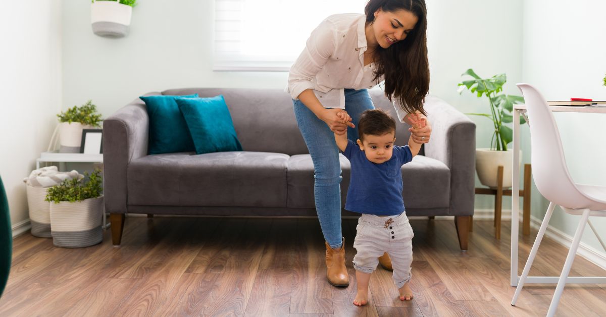 Cách dạy bé tập đi tại nhà hiệu quả và an toàn