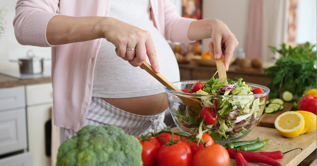 Bà bầu ăn rau sống được không? Một số loại rau sống mẹ không nên ăn