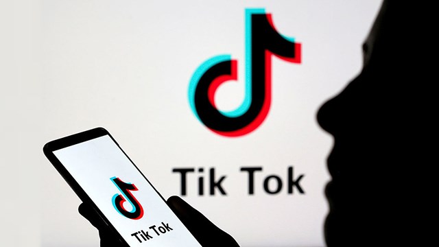 Làm thế nào để lưu thông tin của khách hàng khi in đơn TikTok trên điện thoại?