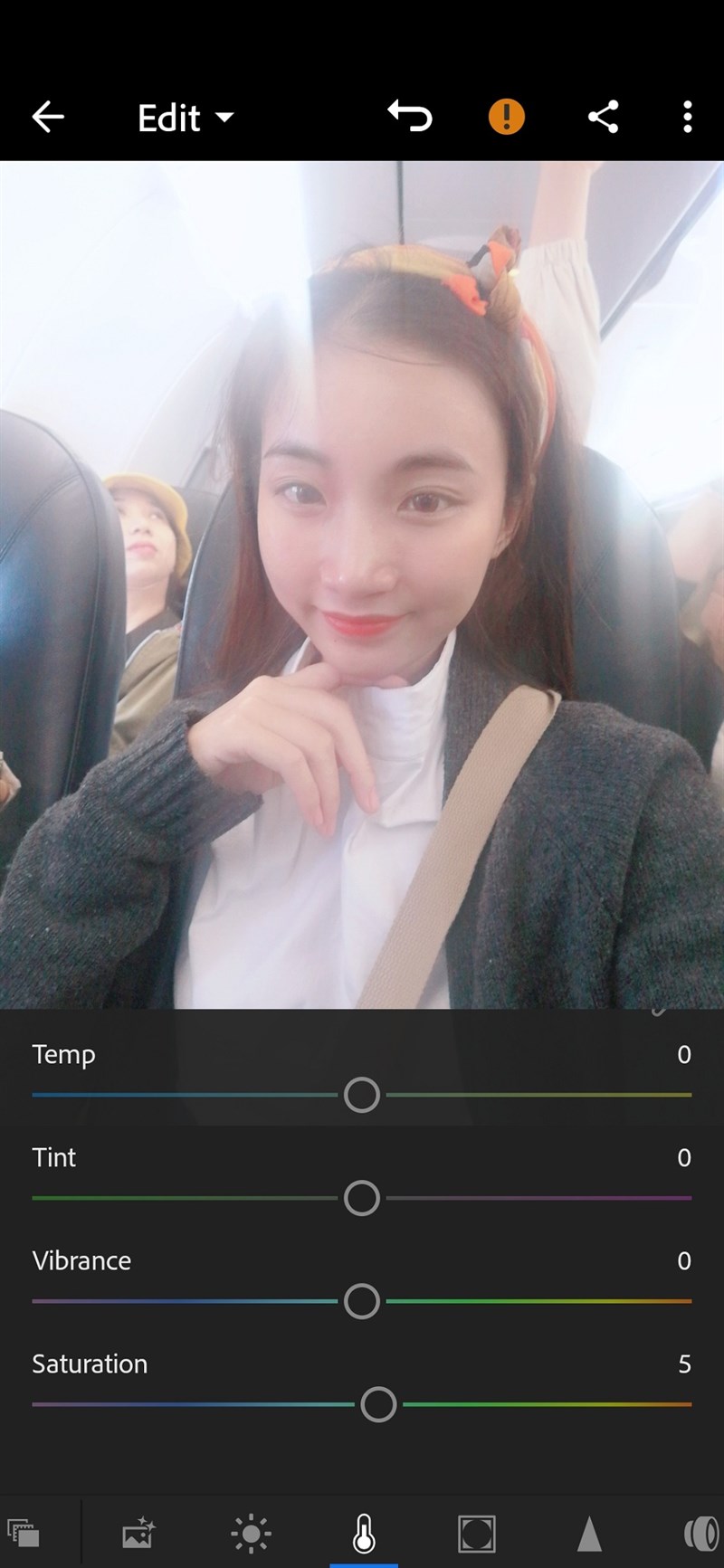 Chọn tiếp thanh công cụ Color > Saturation (+5)