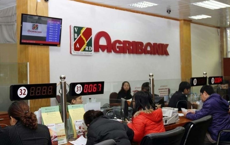 Mang CMND đến phòng giao dịch Agribank gần nhất