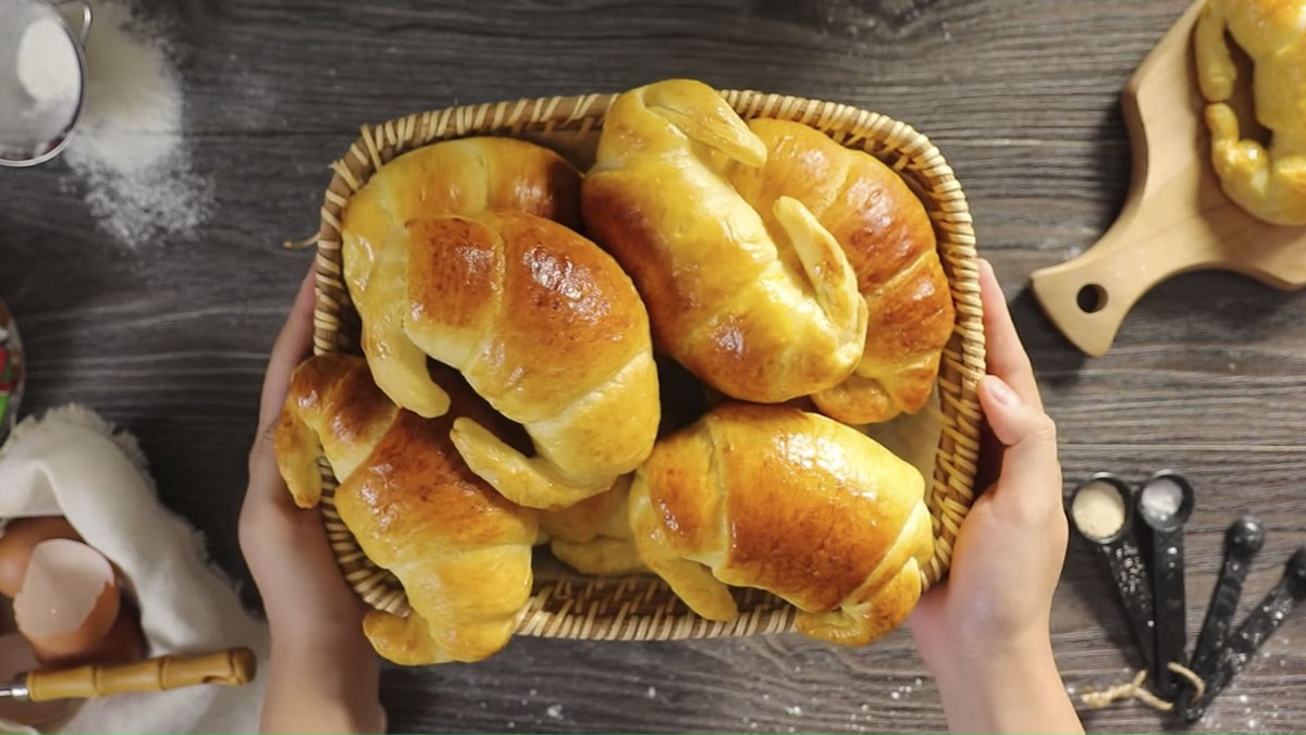 Cách làm bánh mì cua phô mai thơm ngon, mềm mịn, béo ...
