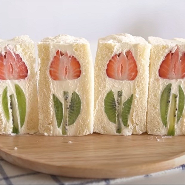 Cách làm bánh mì sandwich kẹp trái cây siêu xinh hấp dẫn đơn giản