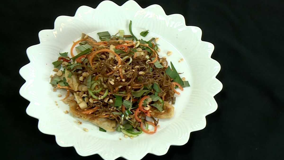 Gỏi hoa chuối trộn nấm bào cư