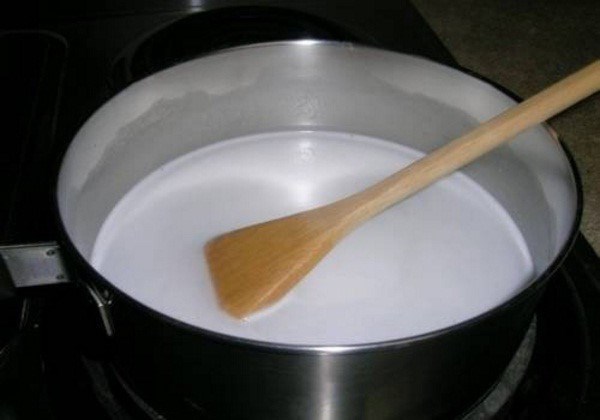 Bước 2 Nấu nước cốt dừa Cách làm chè khoai môn thơm ngon dễ làm tại nhà