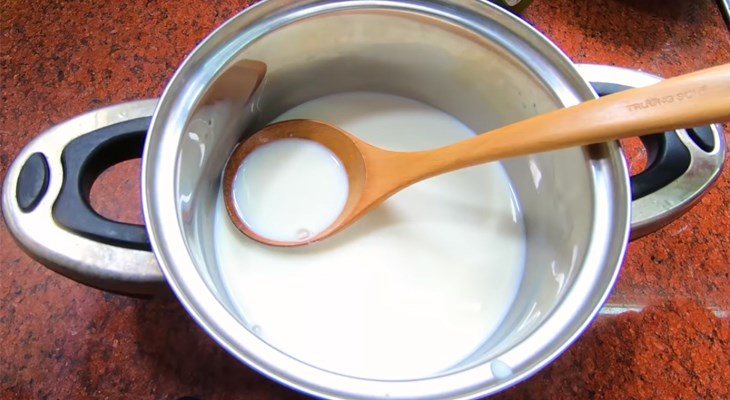 Bước 3 Nấu sữa Cách làm kem cam sữa chua không cần Whipping cream