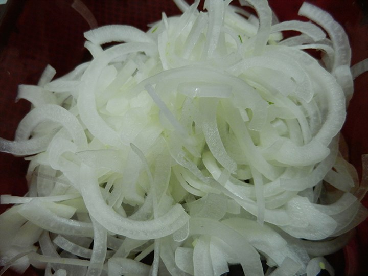 Bước 3 Sơ chế các nguyên liệu khác Gỏi cá trích