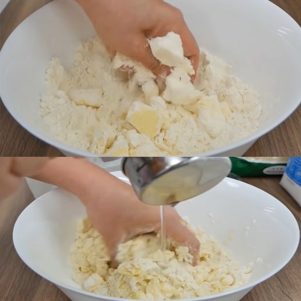 Bước 3 Trộn bột Bánh bao nướng nhân xá xíu
