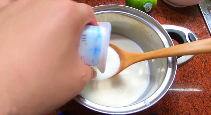 Bước 4 Trộn nguyên liệu Cách làm kem cam sữa chua không cần Whipping cream