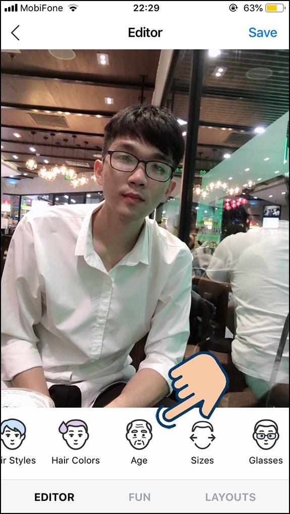 Ứng dụng sẽ chuyển đến giao diện Editor, bạn chọn tính năng Age (Tuổi).