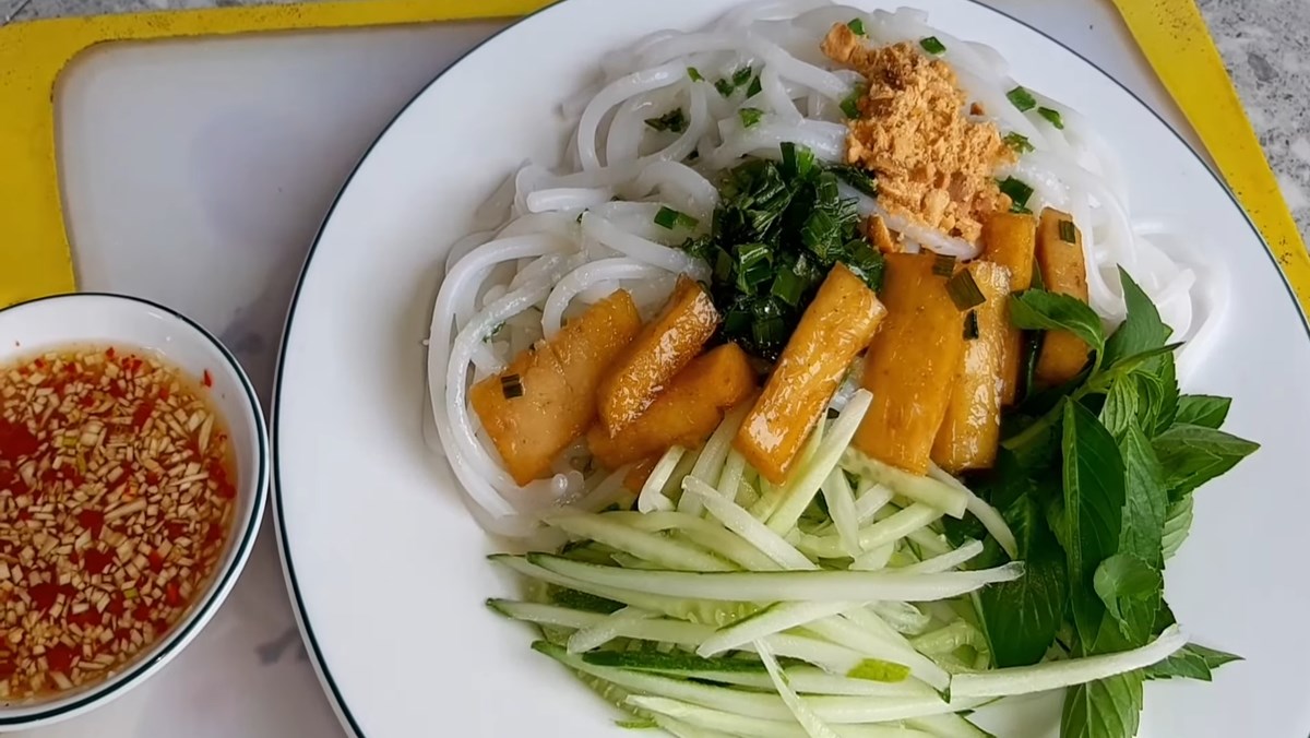 Bánh tằm nước cốt dừa chay