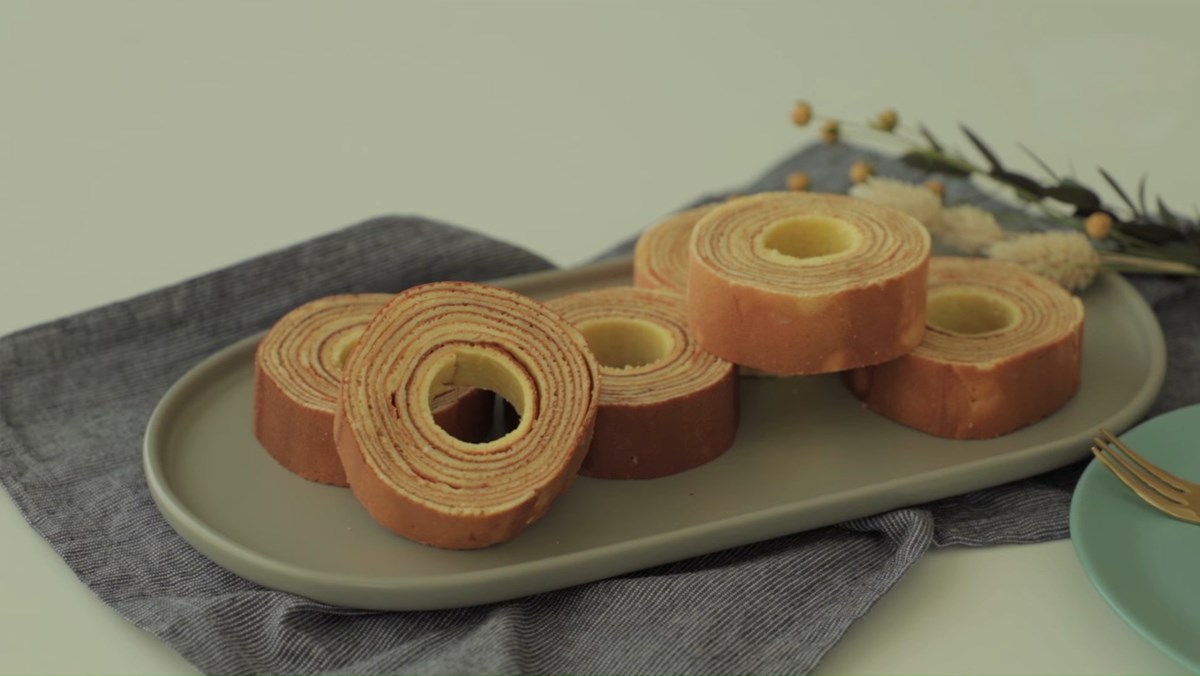 Baumkuchen cuộn không cần lò nướng