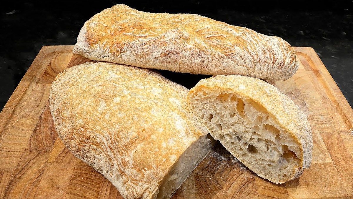 Bánh mì Ciabatta vỏ giòn, ruột xốp thơm ngon