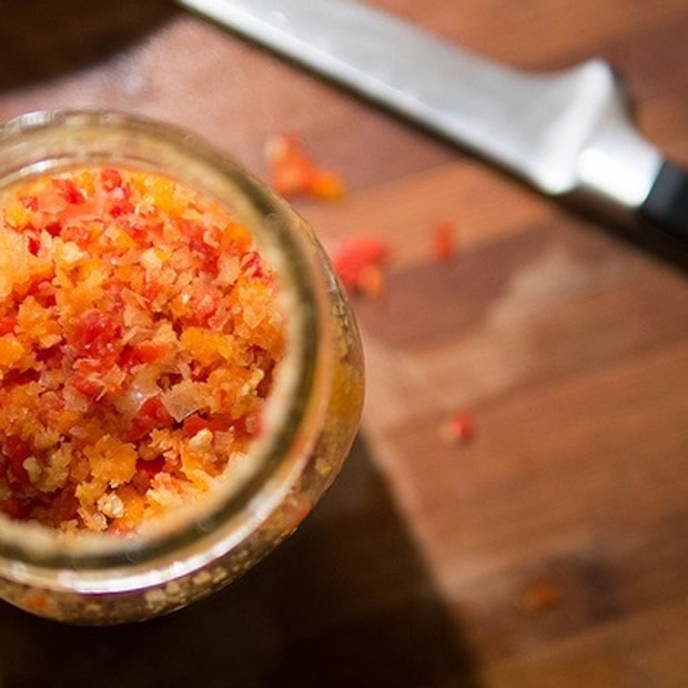 2 cách làm muối xí muội và muối ớt rang chấm trái cây ngon, đơn giản dễ làm