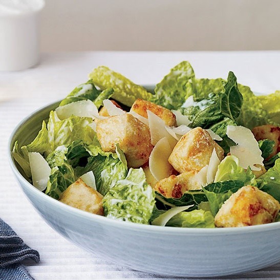 Caesar salad là gì? Cách làm chi tiết caesar salad đơn giản tại nhà