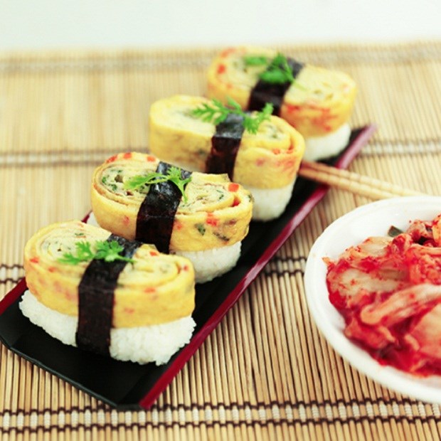 Cách làm Sushi trứng cuộn cực dễ cho ngày cuối tuần