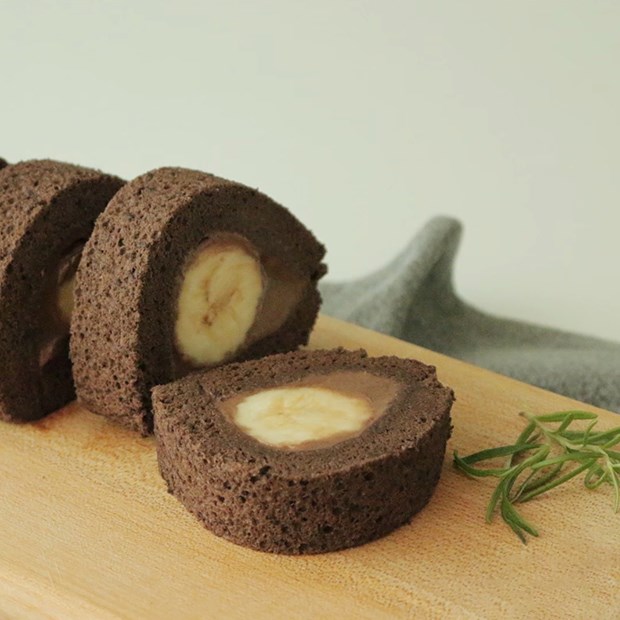 Cách làm bánh bông lan cuộn chuối chocolate ngon không tưởng từ chuối cũ