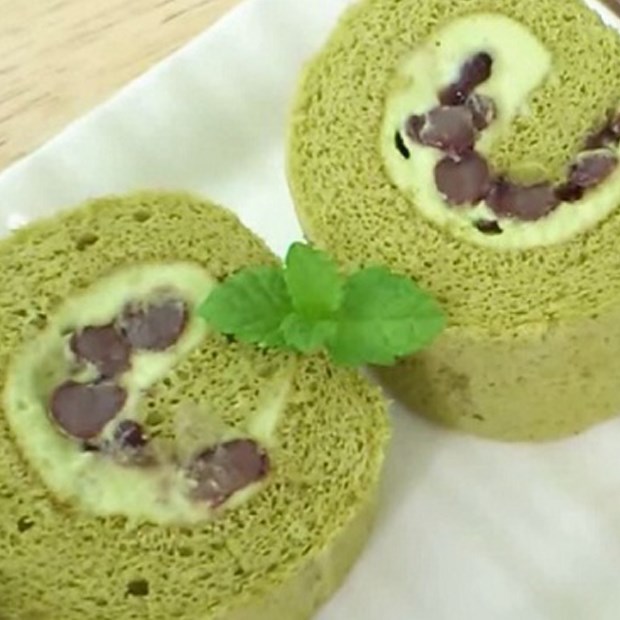 Cách làm bánh bông lan cuộn trà xanh thơm ngon, mềm mịn đơn giản dễ làm