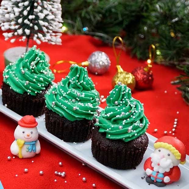 Cách làm bánh cupcake cây thông Giáng Sinh cực xinh