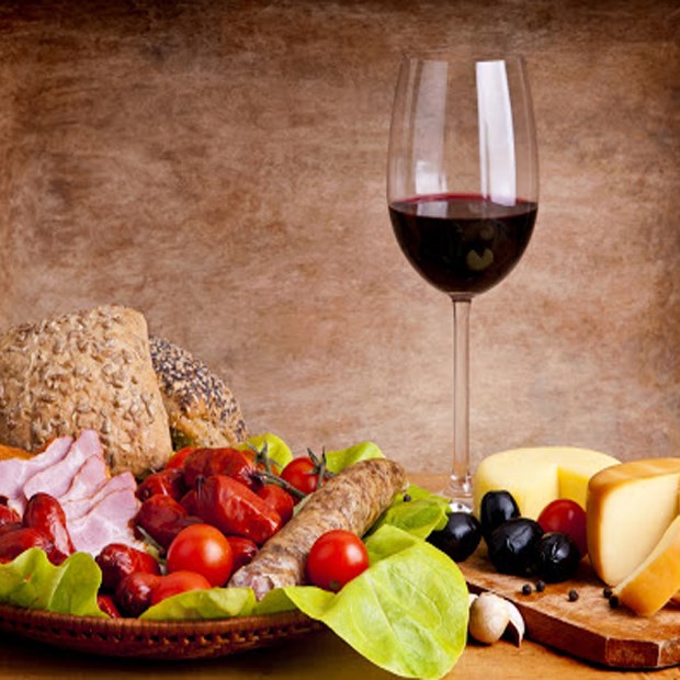 Rượu vang nên ăn chung với món gì cho hợp?