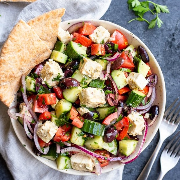 Greek salad là gì? Nguồn gốc và cách làm Greek salad đơn giản tại nhà