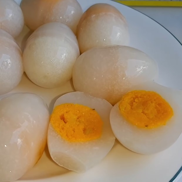 Cách làm trứng vịt, trứng gà luộc chay thơm béo siêu đơn giản
